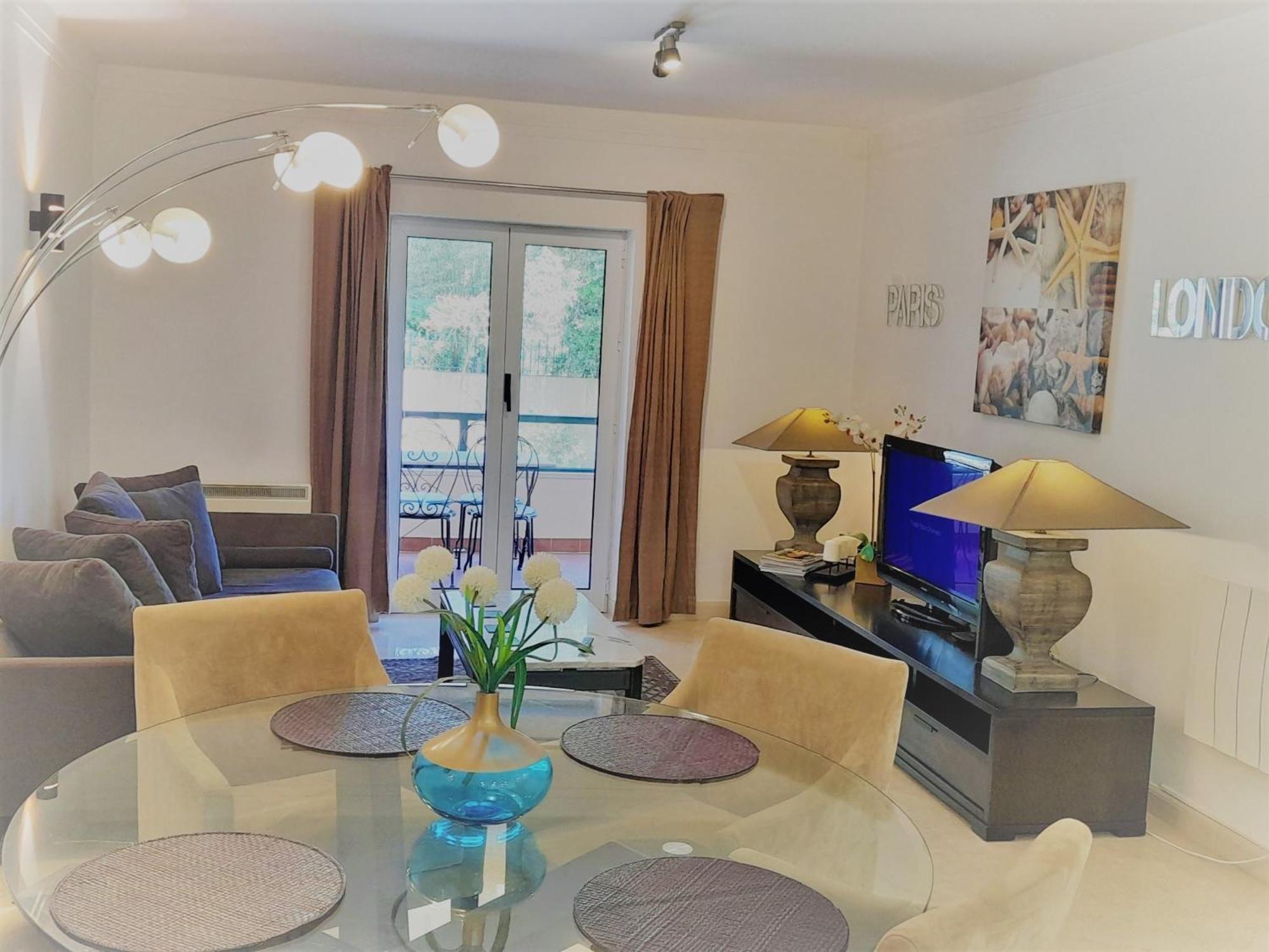 Luxury Near Town & Marina Apartment
