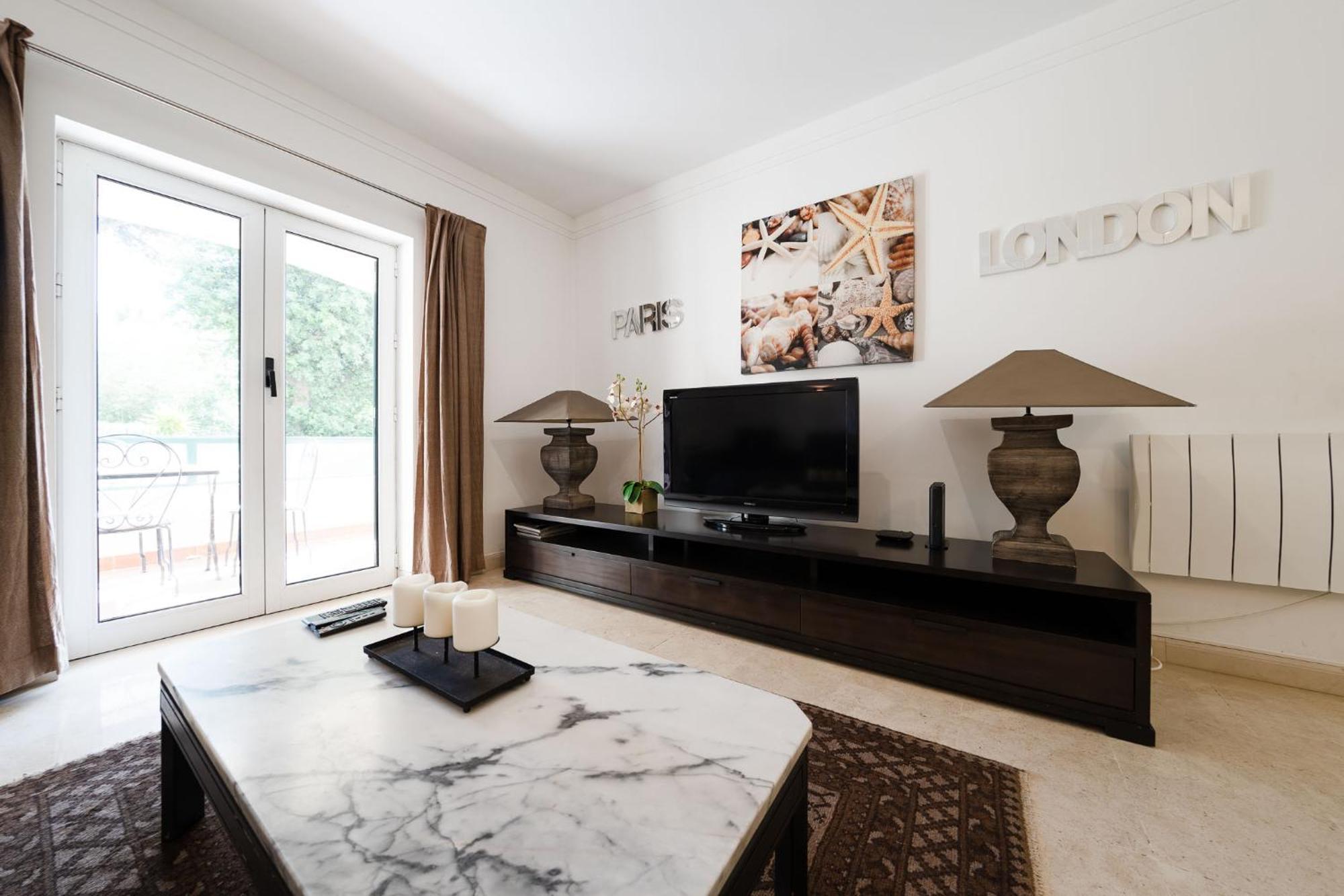 Apartment Luxury Near Town & Marina *